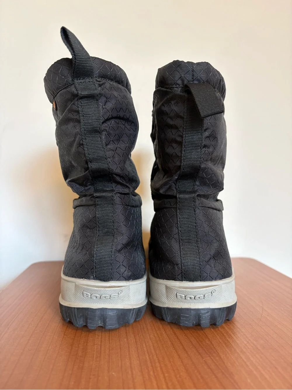Bogs Kid Snownights Winter Waterproof Snowboots Black Drawstring Youth size 2